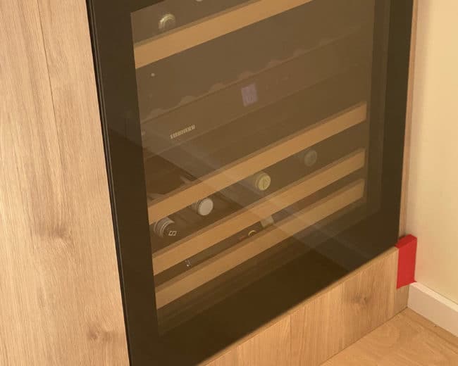 Egyedi méretre, a konyhai eszközökhöz készített konyhabútorok kivitelezése