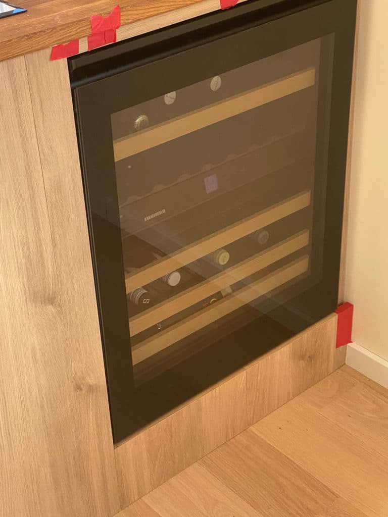 Egyedi méretre, a konyhai eszközökhöz készített konyhabútorok