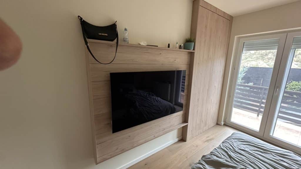 Polcok, faltakaró dekor elemek fából